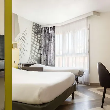 Ibis Styles Centre Port 3*