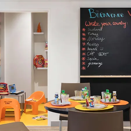 Ibis Styles Centre Port Hotel 3*