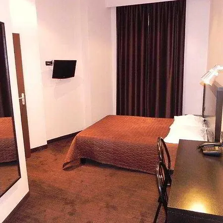 Trocadero Hotel 2*