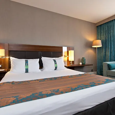 By Ihg