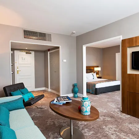 By Ihg