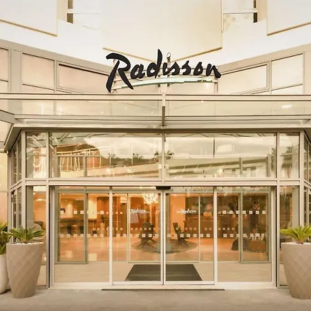 Radisson Airport 4*