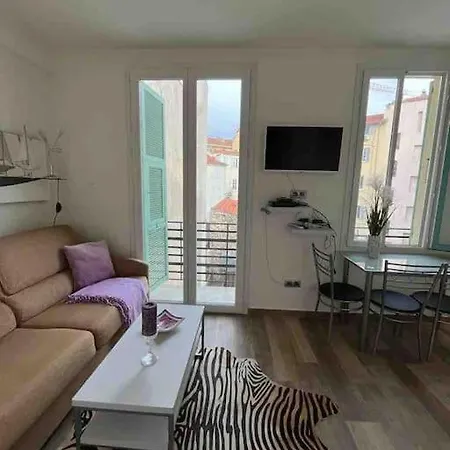 City-center 80m To The Sea / 아파트