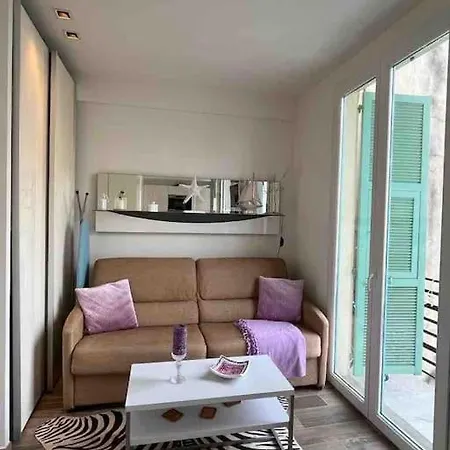 City-center 80m To The Sea / 아파트 *