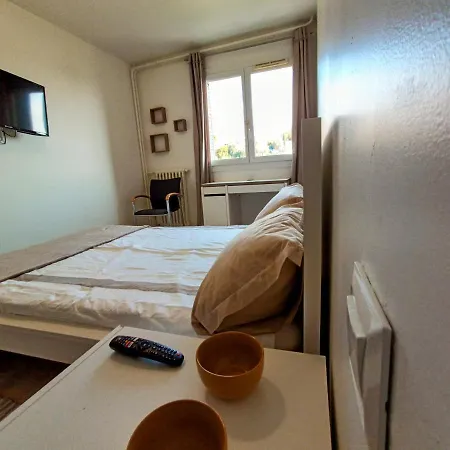 Private In Renovated - Tram 1 Min Walk Habitación en casa particular Niza