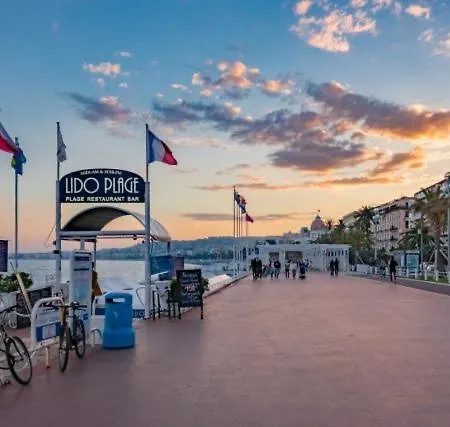 City-center 80m To The Sea / 아파트 니스