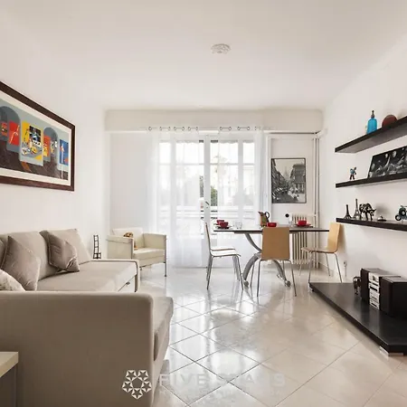 Flora Five Stars House * Niza
