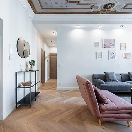 Philibert - Traditional Apart With Historical Fresco * Nice