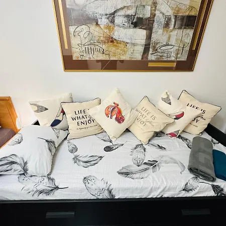 Apartment The - 3 Rooms, 3air Cond, 3tv, 3fans, 2 Wc, Wifi Everywhere 5min Aeroport, Train, Beach, 1min Tram, 15 Min Centre, Port, Parking Possible Nizza