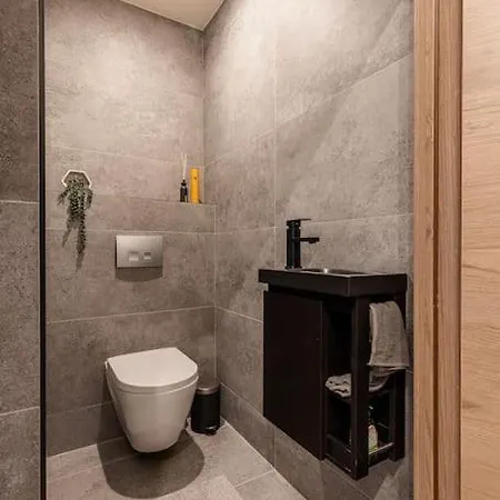 Philibert - Traditional Apart With Historical Fresco *