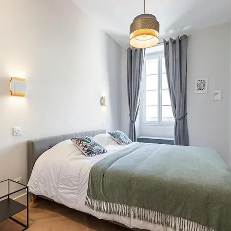 Apartment Philibert - Traditional Apart With Historical Fresco