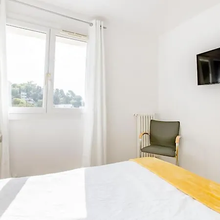 Habitación en casa particular Private In Renovated - Tram 1 Min Walk *