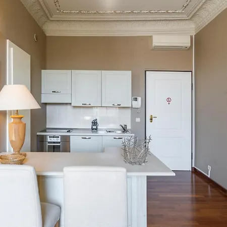 Renting - 13 Massena - Live A Dream Luxury Loft - Place Massena