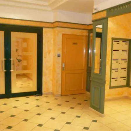 144 Rue De France * Nice