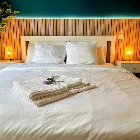 Apartment Sunshine Getaway - Stylish In The Heart Of