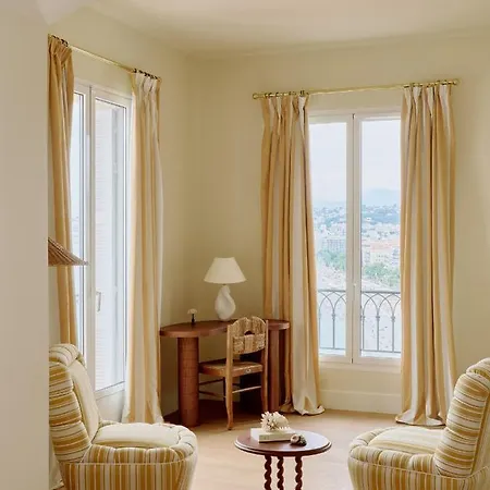 La Pérouse Baie Des Anges Hotel 4*