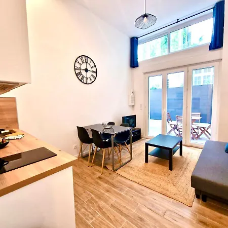 Petite Californie Apartment