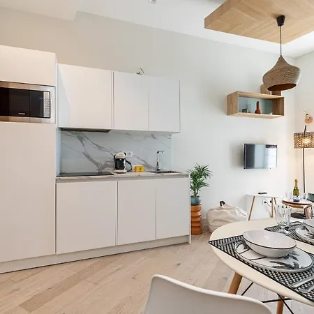 Charming 1 Bdr Apartment *