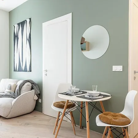 Charming 1 Bdr *