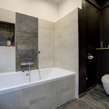 Bed & Breakfast Jacuzzi, 3 Min,
