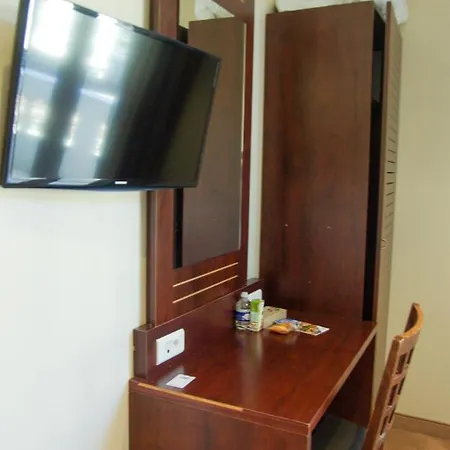 Le Noailles Hotel *