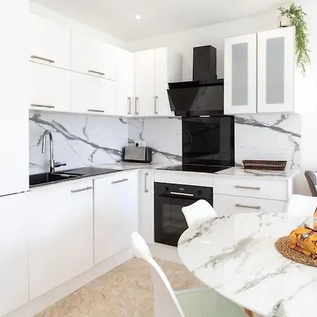 L28 Californie 1min Walk Sea 3bdr/ Ac & Balcony 니스