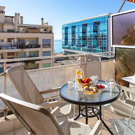 아파트 L28 Californie 1min Walk Sea 3bdr/ Ac & Balcony 니스