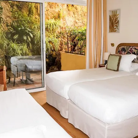 Hotel La Pérouse Baie Des Anges 4*