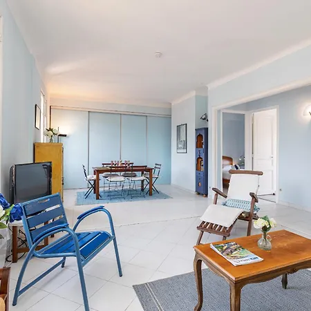 Extraordinary View On Port And Castle Hill - 1 Bdr & Parking * Nice