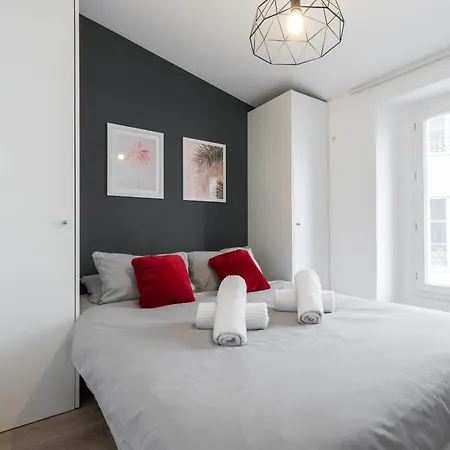 Magenta Square 1 Bdr With Ac Nice