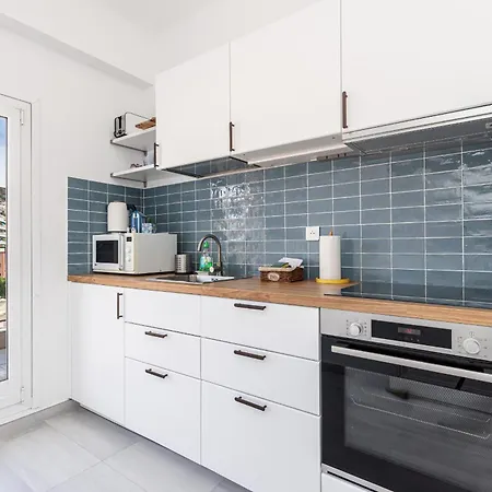 Extraordinary View On Port And Castle Hill - 1 Bdr & Parking Apartment *