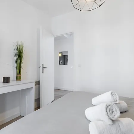 Magenta Square 1 Bdr With Ac * Nice