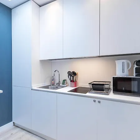 Magenta Square 1 Bdr With Ac