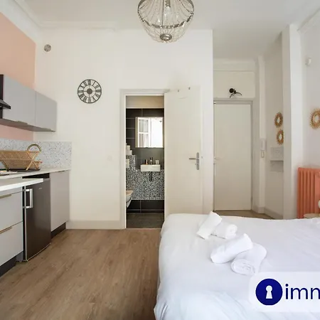 Charming Air-conditioned With Balcony Apartment Nice
