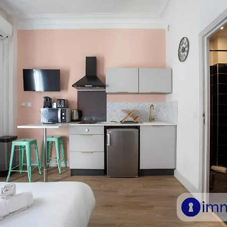Charming Air-conditioned With Balcony Apartment