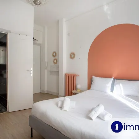 Apartment Charming Air-conditioned With Balcony