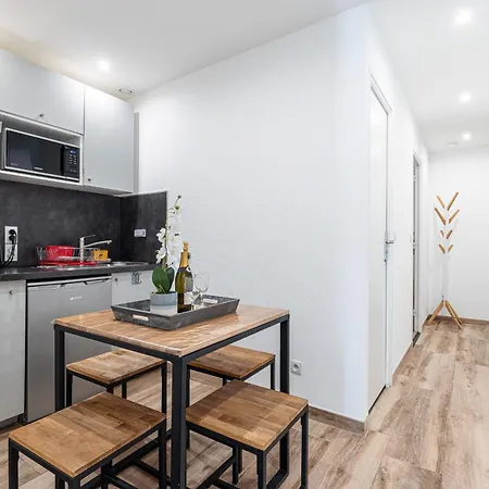 1 Bdr Large Terrace * Nice