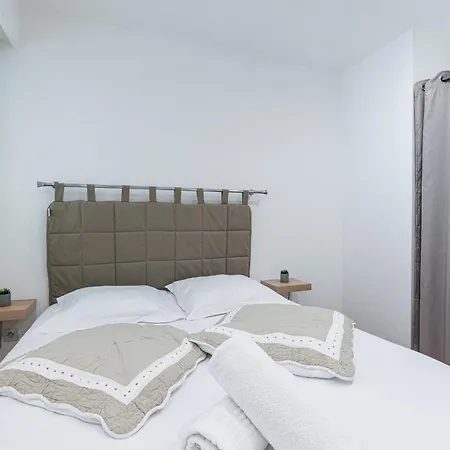1 Bdr Large Terrace Apartment