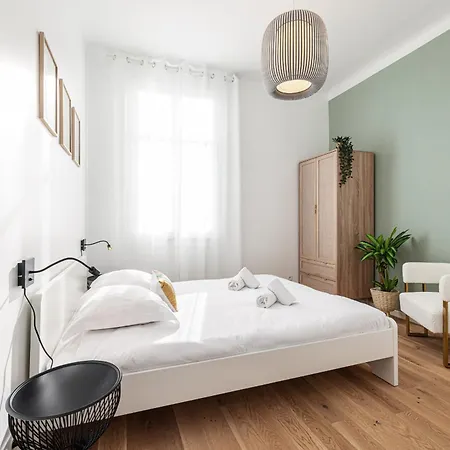 Lovely 2 Bdr Harbor Apartment *