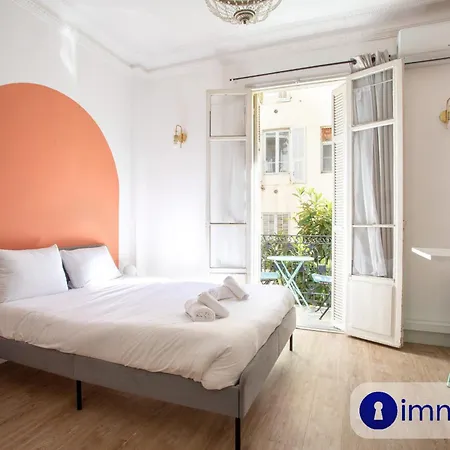 Charming Air-conditioned With Balcony *
