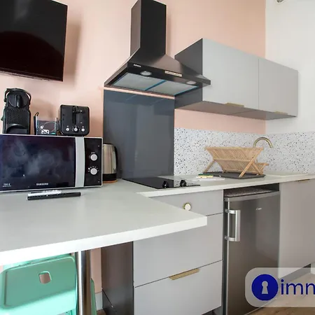 Apartment Charming Air-conditioned With Balcony