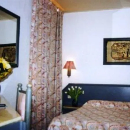 Plaisance Hotel 2*