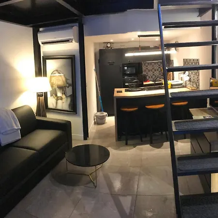 Lägenhet Atypique Et Merveilleuse Petite Maison En Plein Coeur De Nice, A Proximite De La Et Des Plages *