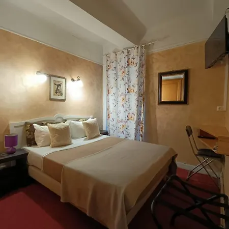 Hotel La Tour 3*