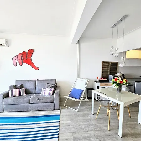 Promenade Sea Front Apartment *