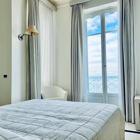 Luxury At Mont Boron, Swimming Pool Overviewing The Bay