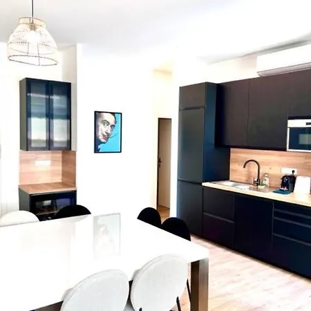 Petite Californie Apartment *