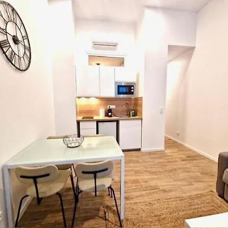 Petite Californie Apartment