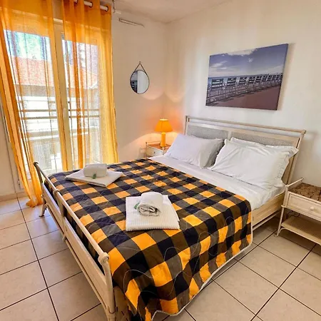 Des Domes Fshh Apartment *