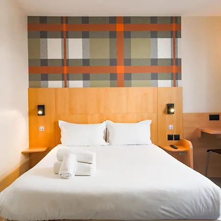 Easyhotel Old Town Νίκαια